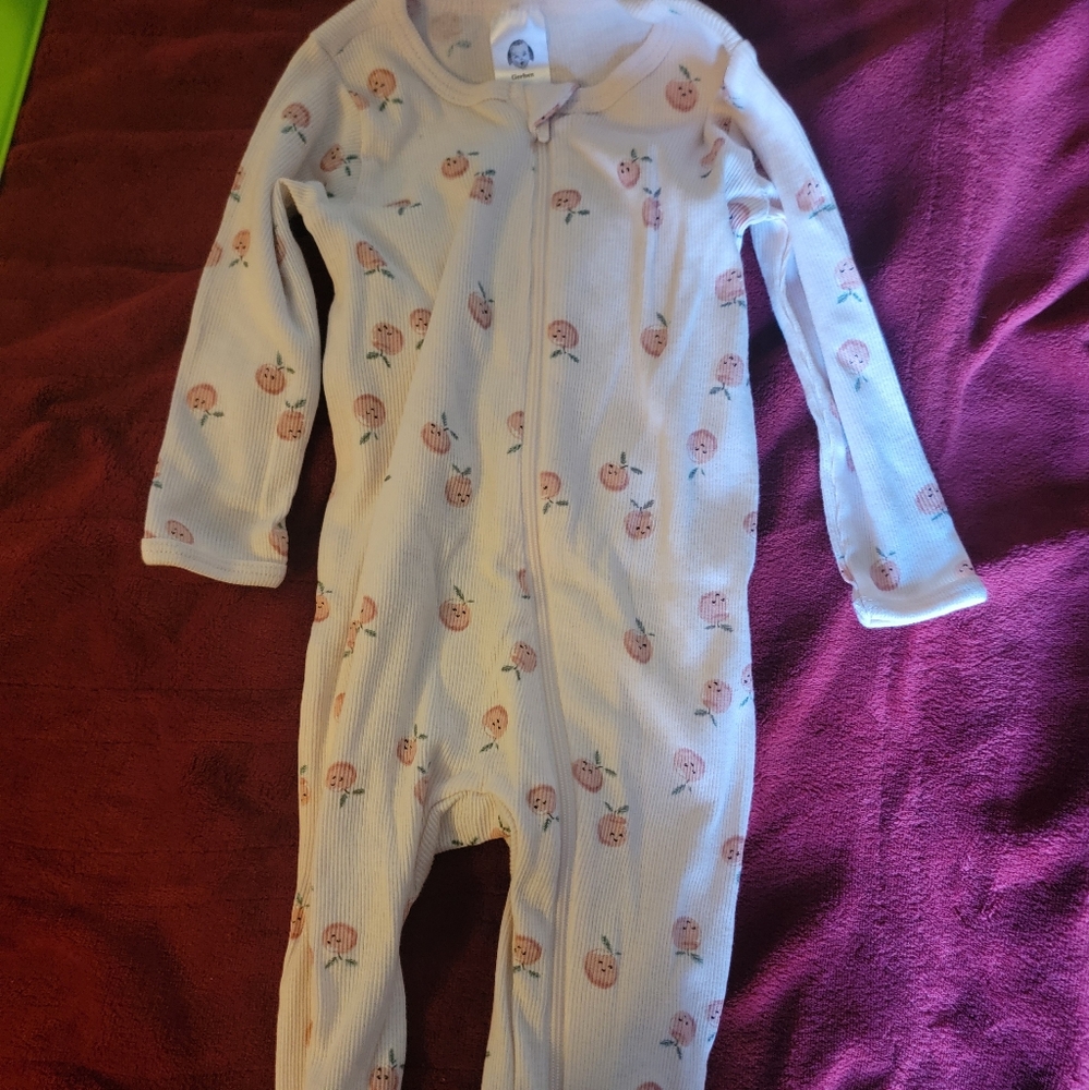 NWOT Gerber Pajams 3-6 Months
